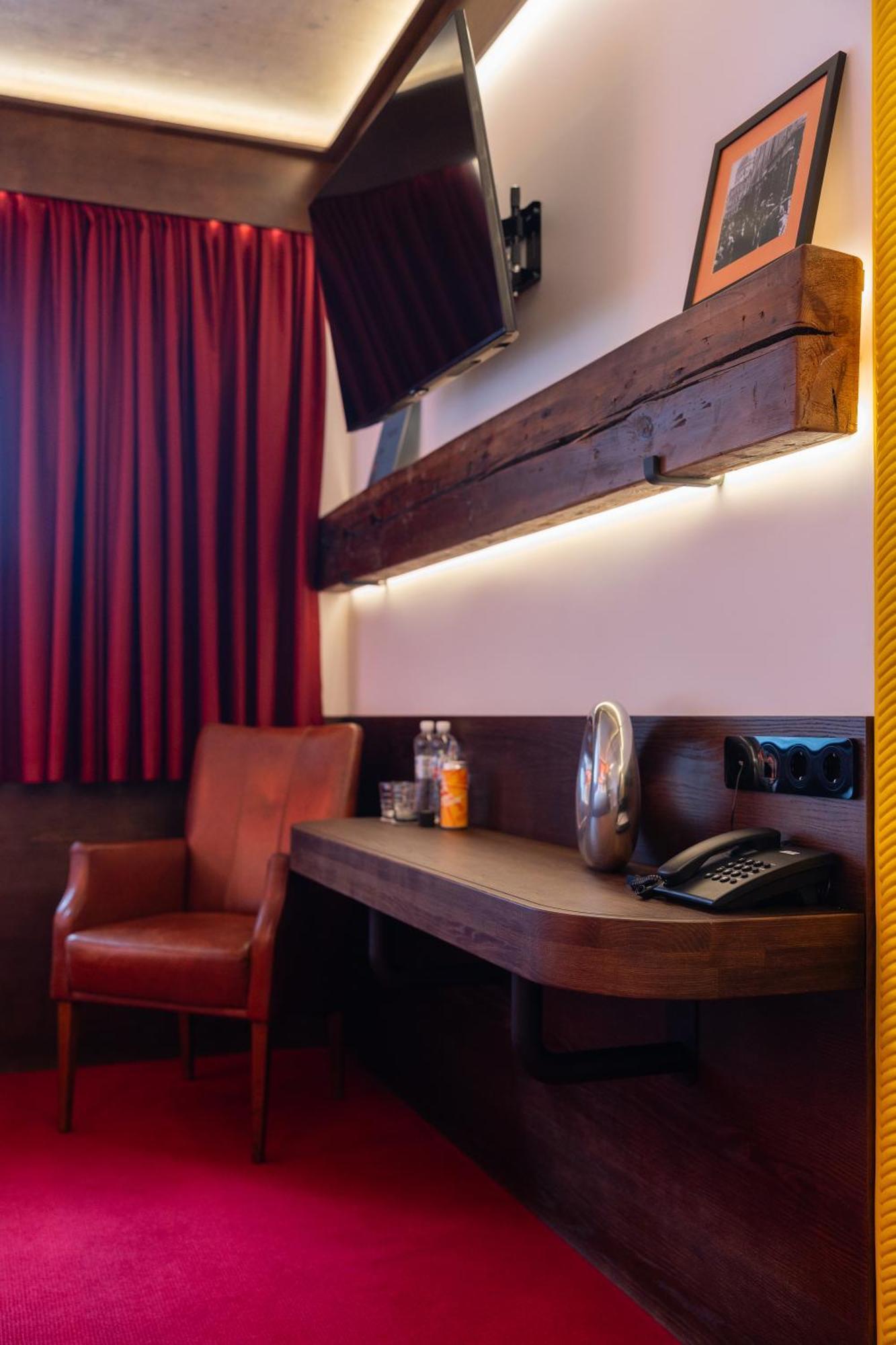 !Fest Hotel Rynok Square 利沃夫 外观 照片